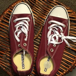 Maroon converse size 7